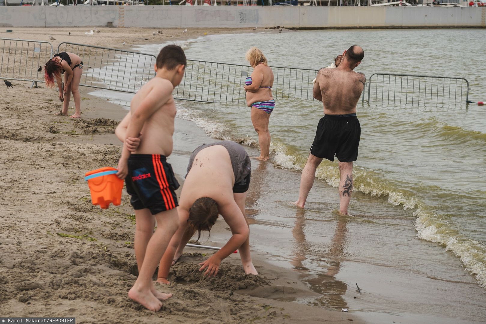 Sinice w Ba?tyku
10.07.2023 Gdynia, Czerwona flaga na plazach w Gdyni, Sinice w Baltyku zakwitly, zamknieto kapieliska w Gdyni 
Fot. Karol Makurat/REPORTER
Karol Makurat/REPORTER