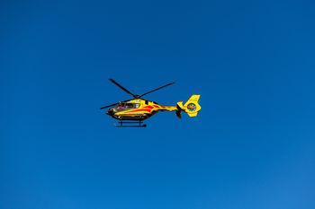 Lądowanie śmigłowca LPR w centrum Bielska-Białej. Został wezwany do 17-miesięcznego dziecka