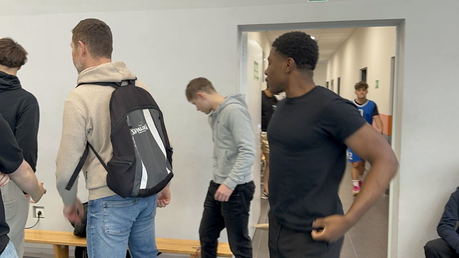 Mecz koszykówki uczniowie - żołnierze USA