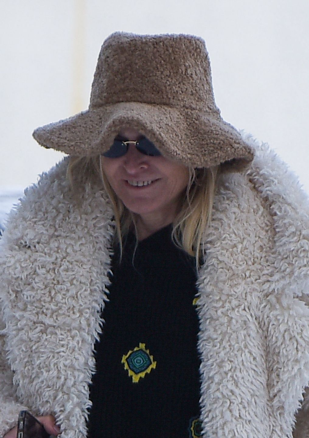 Monika Olejnik w drodze do atelier Roberta Kupisza 