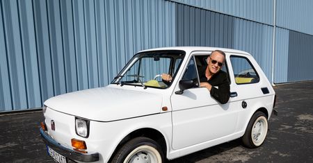 Fiat 126p Toma Hanksa jest na sprzedaż. Dochód trafi do rodzin weteranów