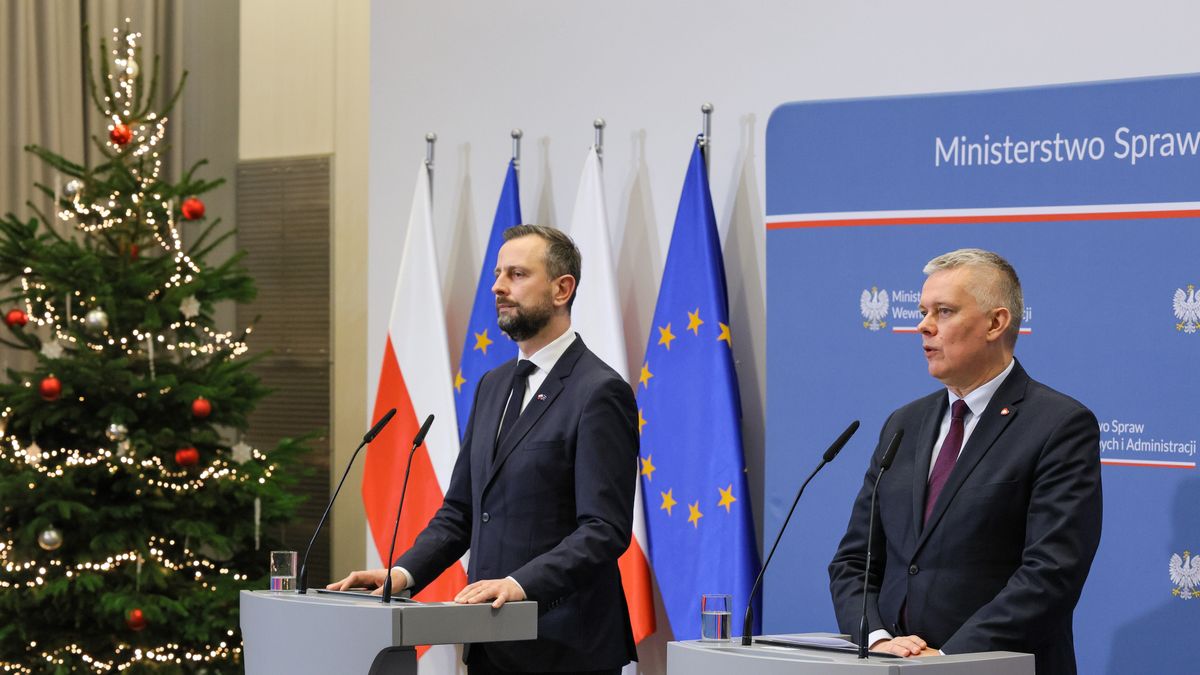 Szef MON Władysław Kosiniak-Kamysz oraz szef MSWiA Tomasz Siemoniak