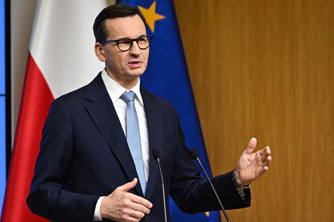 Mateusz Morawiecki "może zrezygnować". Marszałek senior wskazuje rozwiązanie