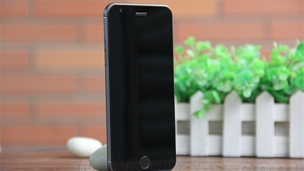 Czy podróbki mogą być premium? Oto androidowy klon iPhone'a 6, którego nie wygniesz i nie porysujesz 1