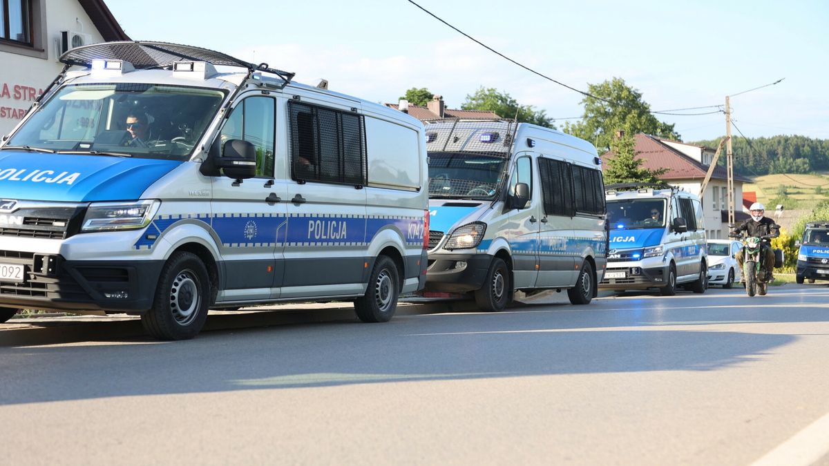 Ob?awa na strzelca ze Starej Wsi pod Limanow?
29.06.2025 Stara Wies. Poscig za Tadeuszem Duda.Fot. Mateusz Kotowicz/REPORTER
Mateusz Kotowicz/REPORTER