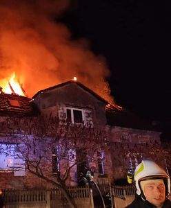 Dach runął do środka budynku. 13 osób ewakuowanych