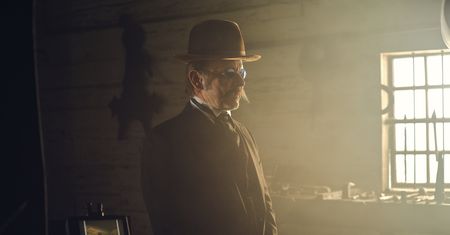 Bartłomiej Topa twarzą Fabryki Zegarów Wieżowych – filmowa zapowiedź niezwykłego nowego działu Muzeum Rzemiosła w Krośnie.