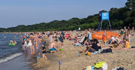 Wakacje 2021. Bardzo długa lista grzechów, które Polacy popełniają nad wodą