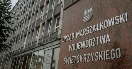 Marszałek województwa pobłaża urzędnikom. Ominą ich kary za dotacje dla swoich rodzin