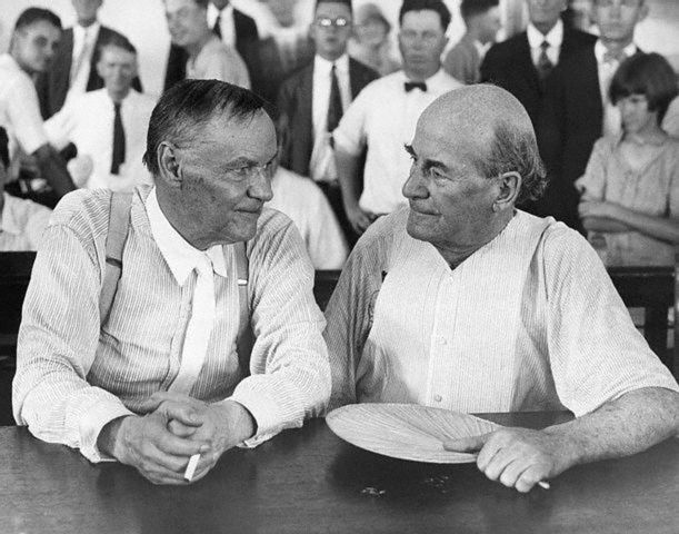 Clarence Darrow i William Jennings Bryan podczas procesu 