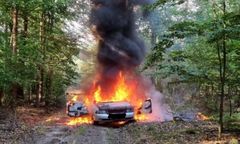 Zachodniopomorskie. Pijany porzucił swój samochód. Nagle pojazd stanął w płomieniach