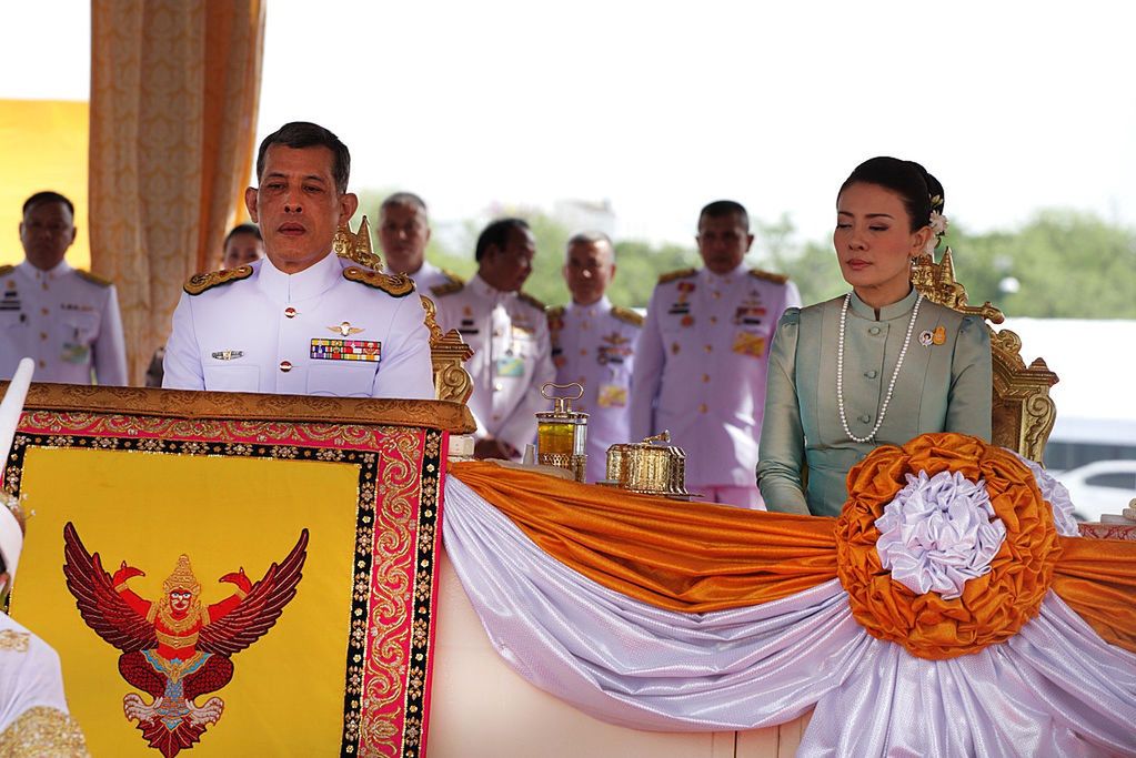 Srirasm Suwadee i Maha Vajiralongkorn 