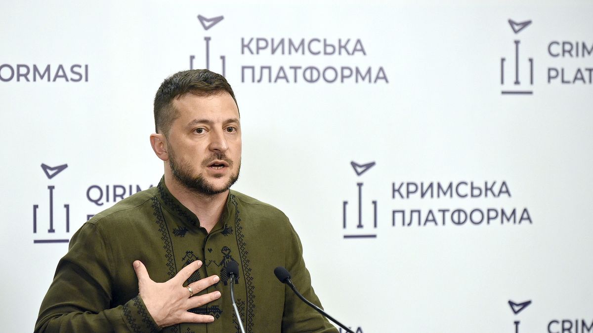 KYIV, UKRAINE - AUGUST 23, 2022 - Ukrainian President Volodymyr Zelenskyy meets with media representatives at the end of the Crimean Platform, Kyiv, capital of Ukraine. (Photo credit should read Ruslan Kaniuka/ Ukrinform/Future Publishing via Getty Images)
