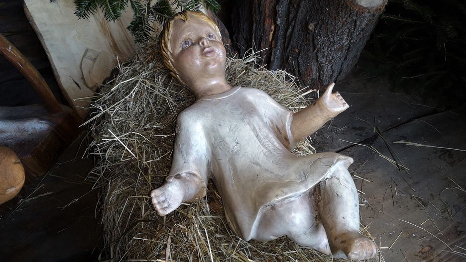 Skradziona figurka Jezusa wróciła w piątek do miejskiej instalacji świątecznej. W czwartek ktoś podrzucił ją do okna życia diecezjalnego Domu Opieki nad Matką i Dzieckiem (Urząd Miasta Bielsko-Biała) 