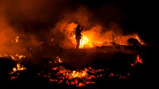 Istebna: Nocny pożar domu. W akcji wiele zastępów straży