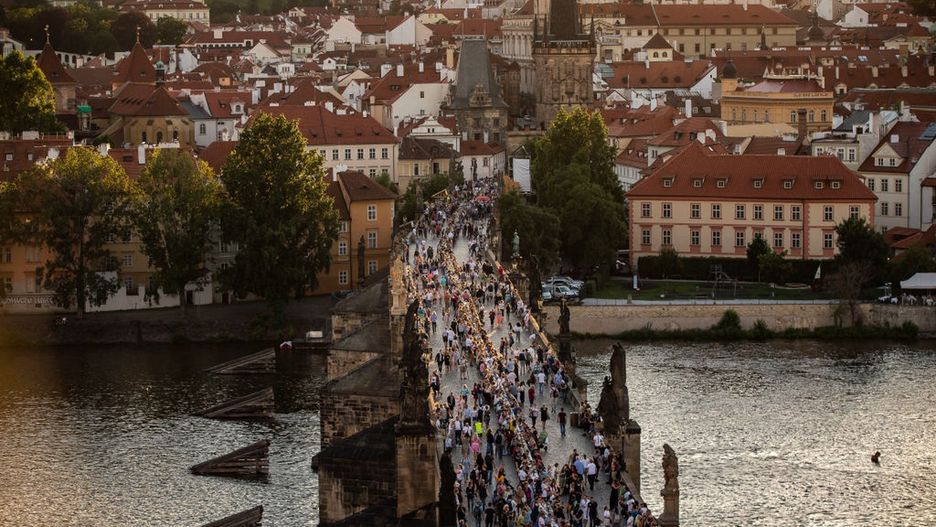Wielkie świętowanie na Moście Karola w Pradze
