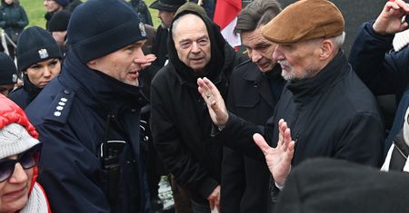 Rzecznik MSWiA wyjaśnia zatrzymanie samochodu Macierewicza