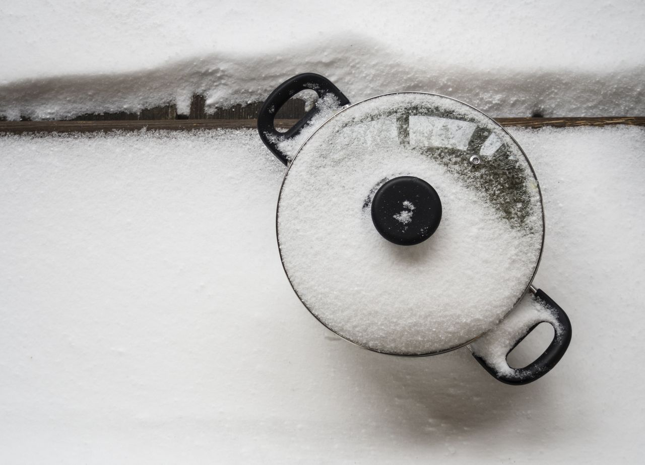 Balcony "fridge" risks: Why outdoor food storage falters