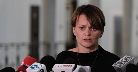 Jadwiga Emilewicz przeprasza za wyjazd z synami na narty. "Surowa lekcja"