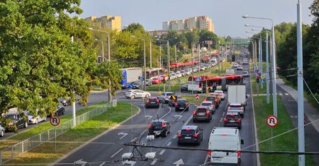 Ogromne korki na al. Kraśnickiej i ul. Armii Krajowej. Powodem awarie pojazdów i prace drogowców [ZDJĘCIA]