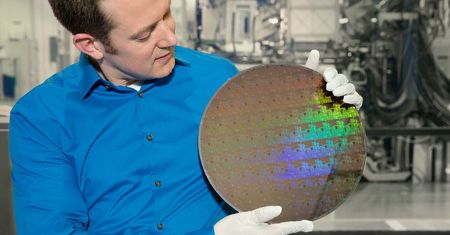 IBM opracował pierwszy układ w 5 nm - 30 mld tranzystorów w czipie wielkości paznokcia
