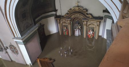 Te osoby nie muszą iść na mszę św. Biskupi udzielili dyspensy