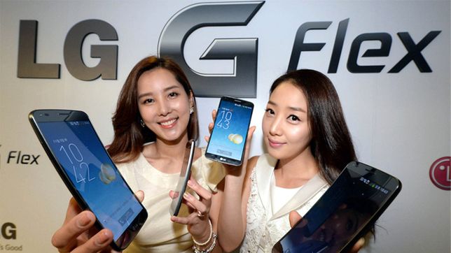 LG G Flex w sieci Play, Xperia D5103 z KitKatem i specyfikacja Nokii X 1