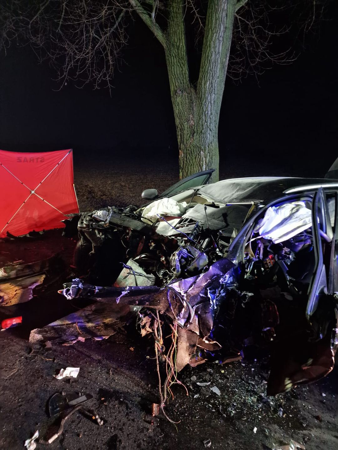 Auto doszczętnie rozbite