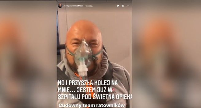 Piotr Gąsowski w szpitalu po zarażeniu koronawirusem. „Przechodzę to w miarę łatwo, w przeciwieństwie do niezaszczepionych”