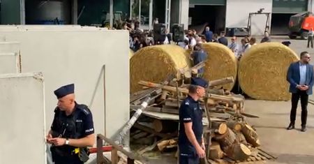 Policja goniła rolników po polu. Przerwali wystąpienie Morawieckiego