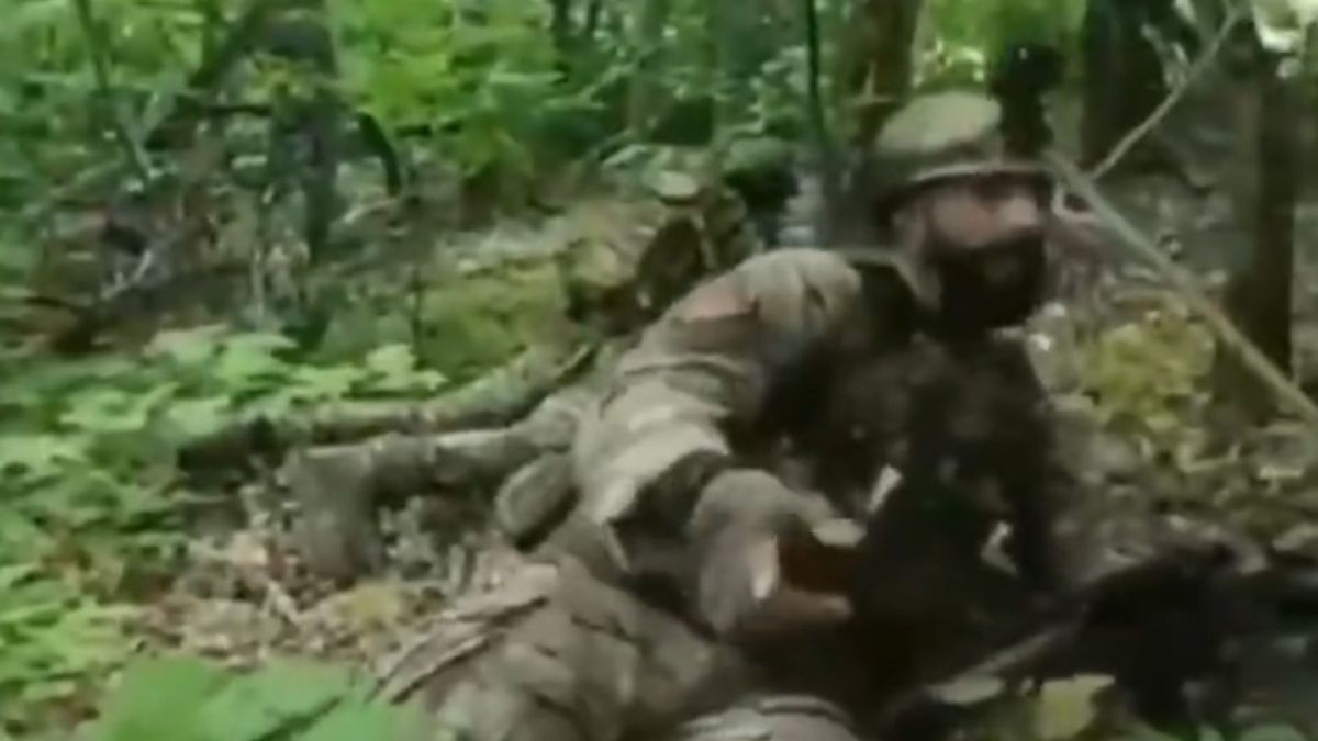 Wideo pokazuje atak z ukrycia