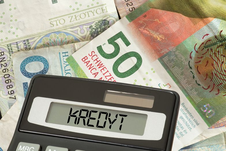 Frankowicze idą ze swoimi sprawami do sądów. Te coraz częściej stają po ich stronie. 