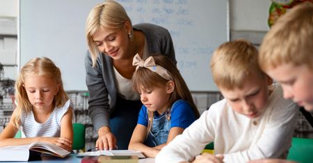 Podwyżki dla nauczycieli stały się faktem. Ile teraz dostaną?