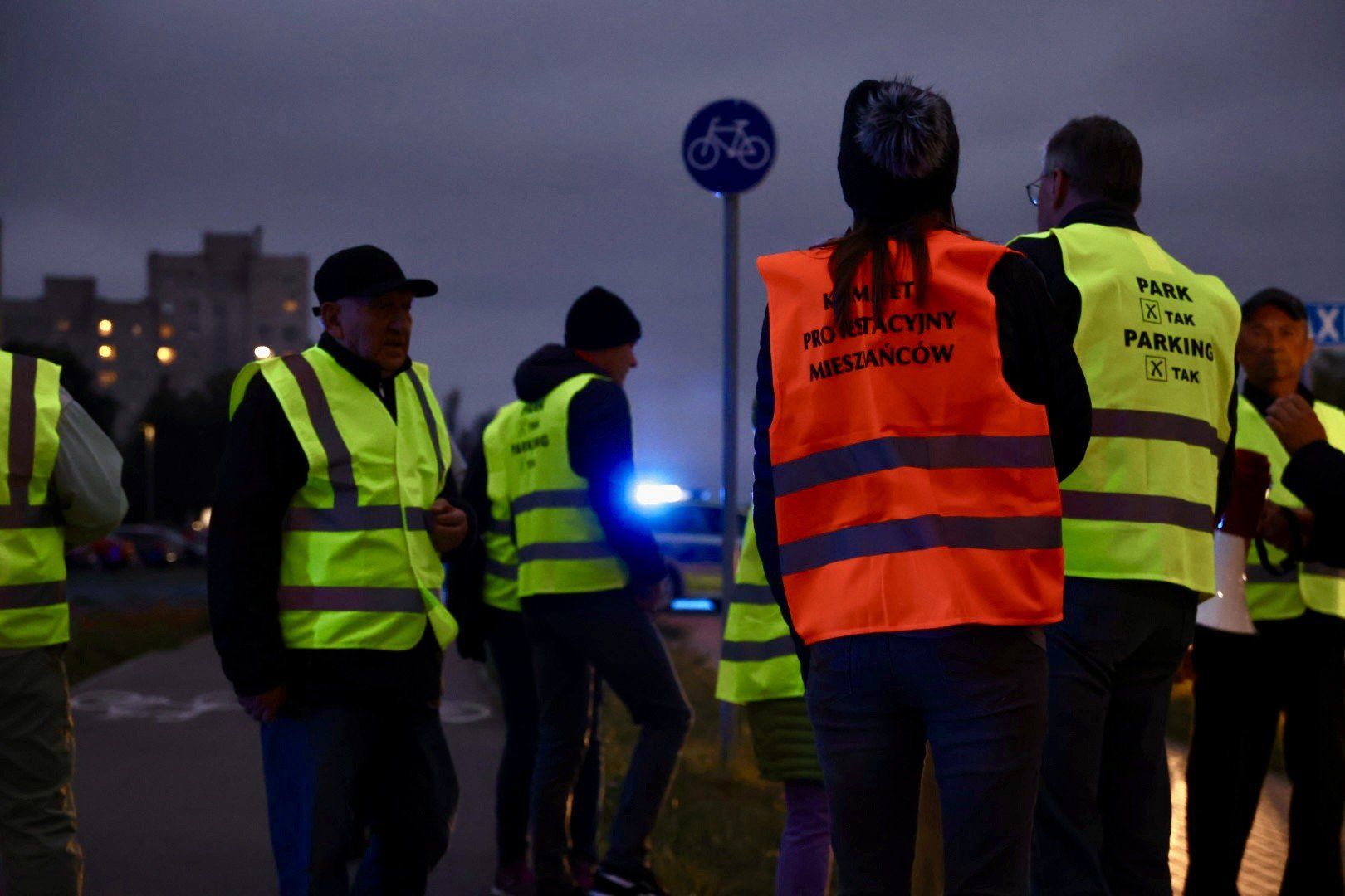 Protesty na Ursynowie ws. likwidacji parkingu pod park linearny