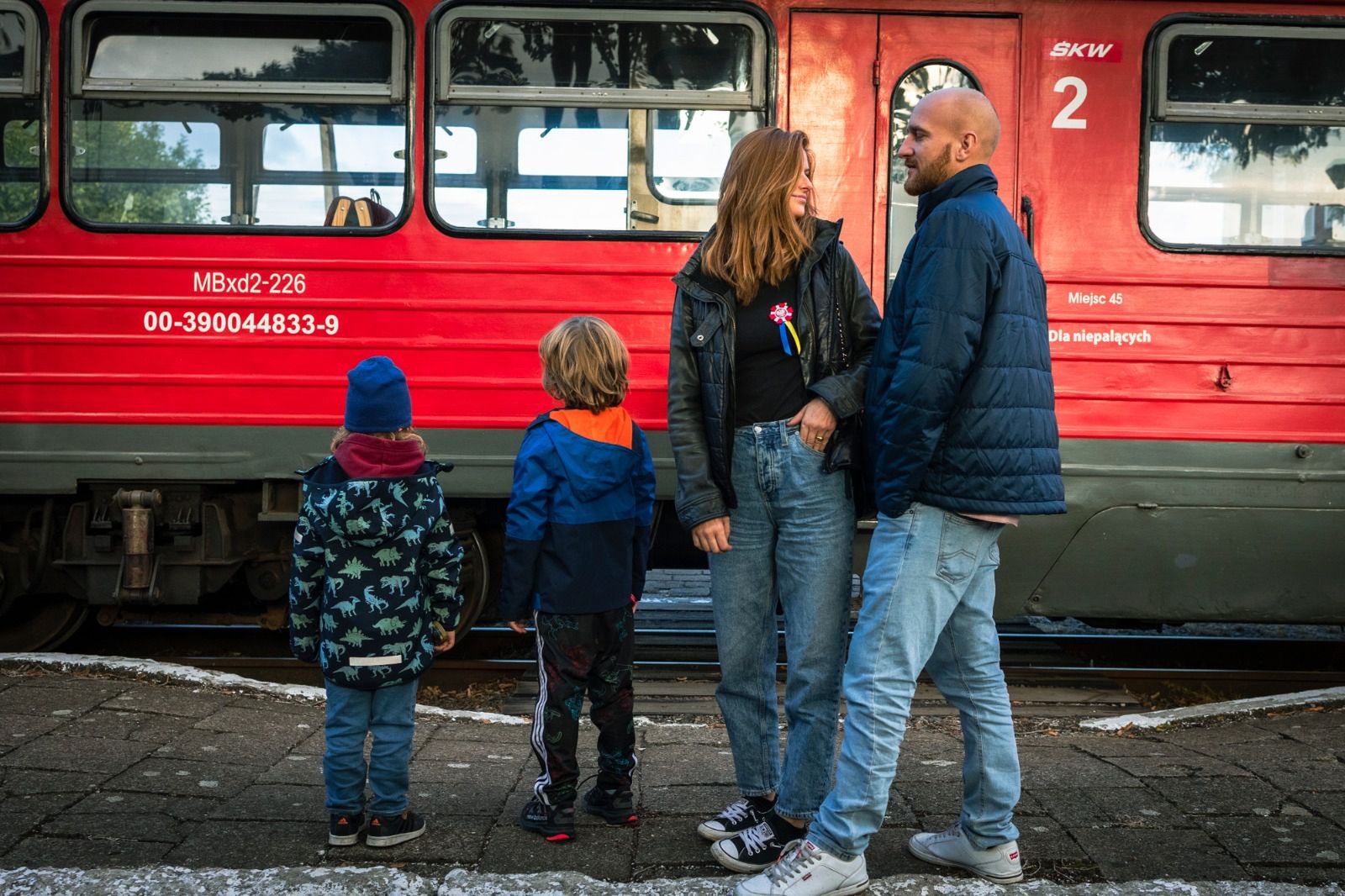Laura Breszka z rodziną i partnerem