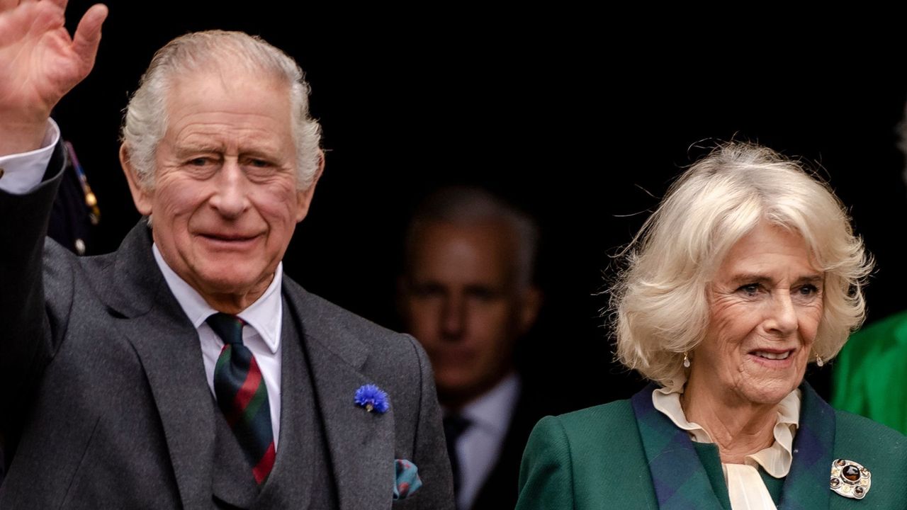 Karol III i królowa Camilla mierzą się z chorobą króla