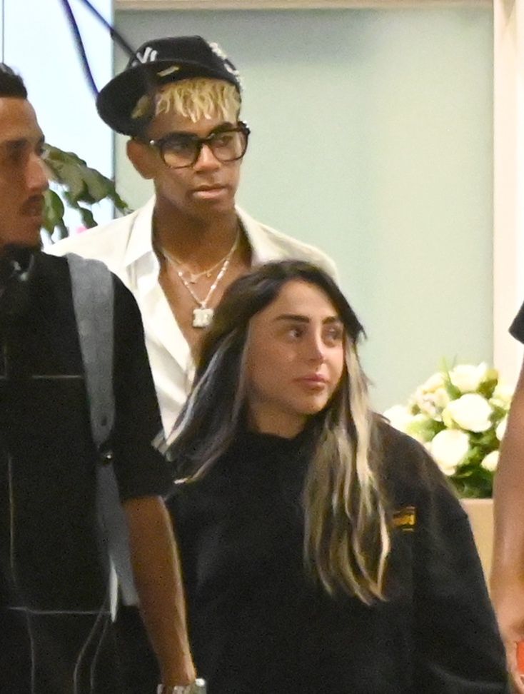 Lamine Yamal i Nicki Nicole na lotnisku