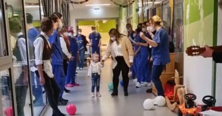 Mała Oliwia wygrała z rakiem. Wzruszający gest ekipy medycznej