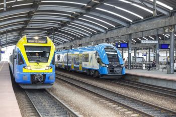 Najpopularniejsza trasa kolejowa w Polsce łączy Śląsk z Małopolską. Wysoko jest też połączenie Katowice - Gliwice