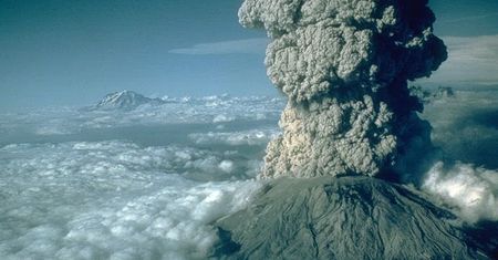 Erupcja sprzed 75 tys. lat pomogła ludziom rozprzestrzenić się po świecie