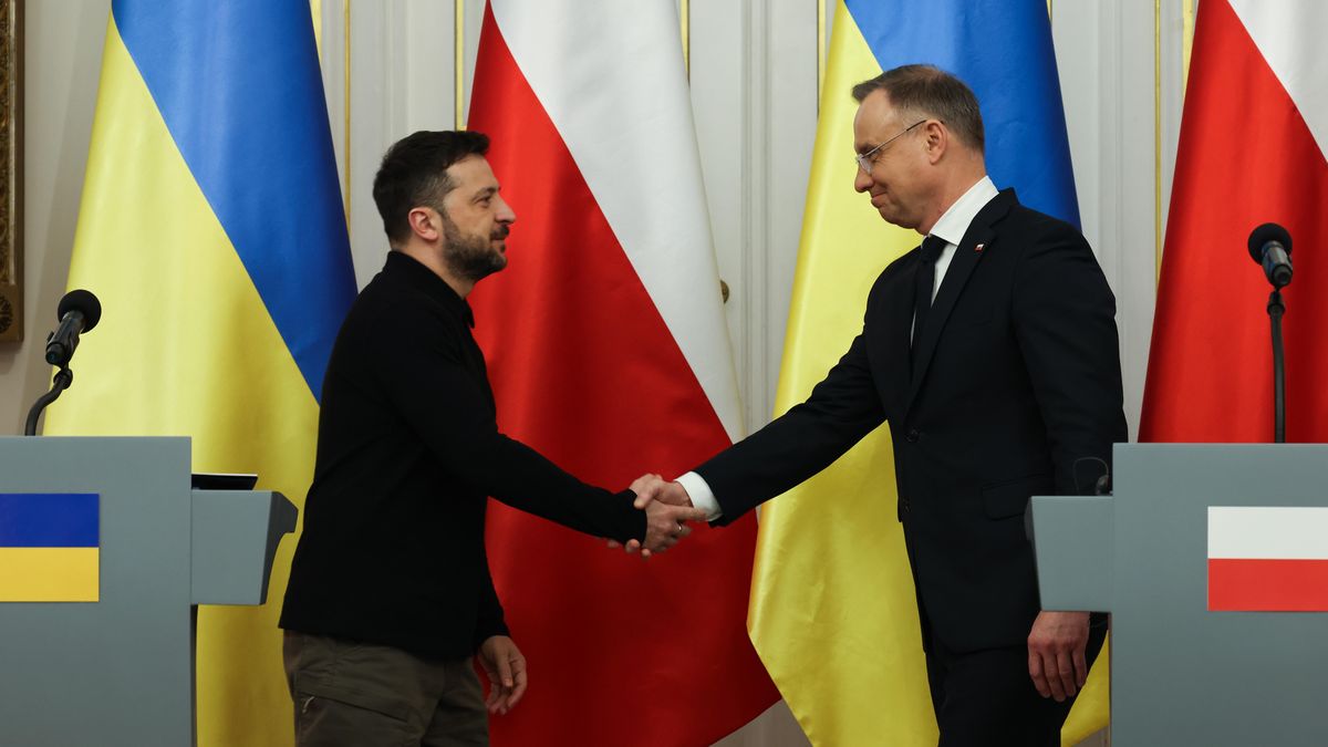 Andrzej Duda, Wo�odymyr Ze�enski
Warszawa, 15.01.2025. Prezydent RP Andrzej Duda (P) oraz prezydent Ukrainy Wo�odymyr Ze�enski (L) podczas wsp�lnej konferencji prasowej, po spotkaniu w Belwederze w Warszawie, 15 bm. (doro) PAP/Albert Zawada
Albert Zawada
Belweder, dyplomacja, gest, konferencja konferencji, politycy, polityka, polska ukraina, polski, prasowa prasowej, prezydent, spotkanie, ukrainy, w belwederze, wizyta