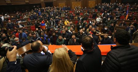 Armenia vs Azerbejdżan. Zawarto rozejm. Putin wprowadza siły pokojowe