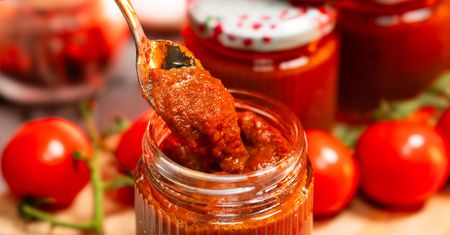Cukinia zamiast pomidorów? Ten domowy ketchup to kulinarne złoto
