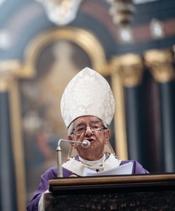 "GW": Mazowieckie. Abp Głódź stracił kolejny tytuł honorowego obywatela. Dyskusja radnych