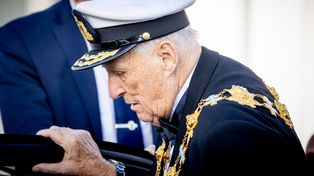 Stan króla się pogarsza. Norwegowie zbierają się przed Pałacem