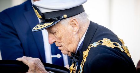 Stan króla się pogarsza. Norwegowie zbierają się przed Pałacem