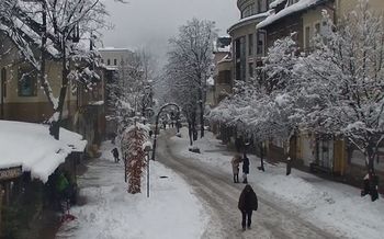 Drogi sparaliżowane, auto w rowie. Mieszkańcy Zakopanego pytają o pługi