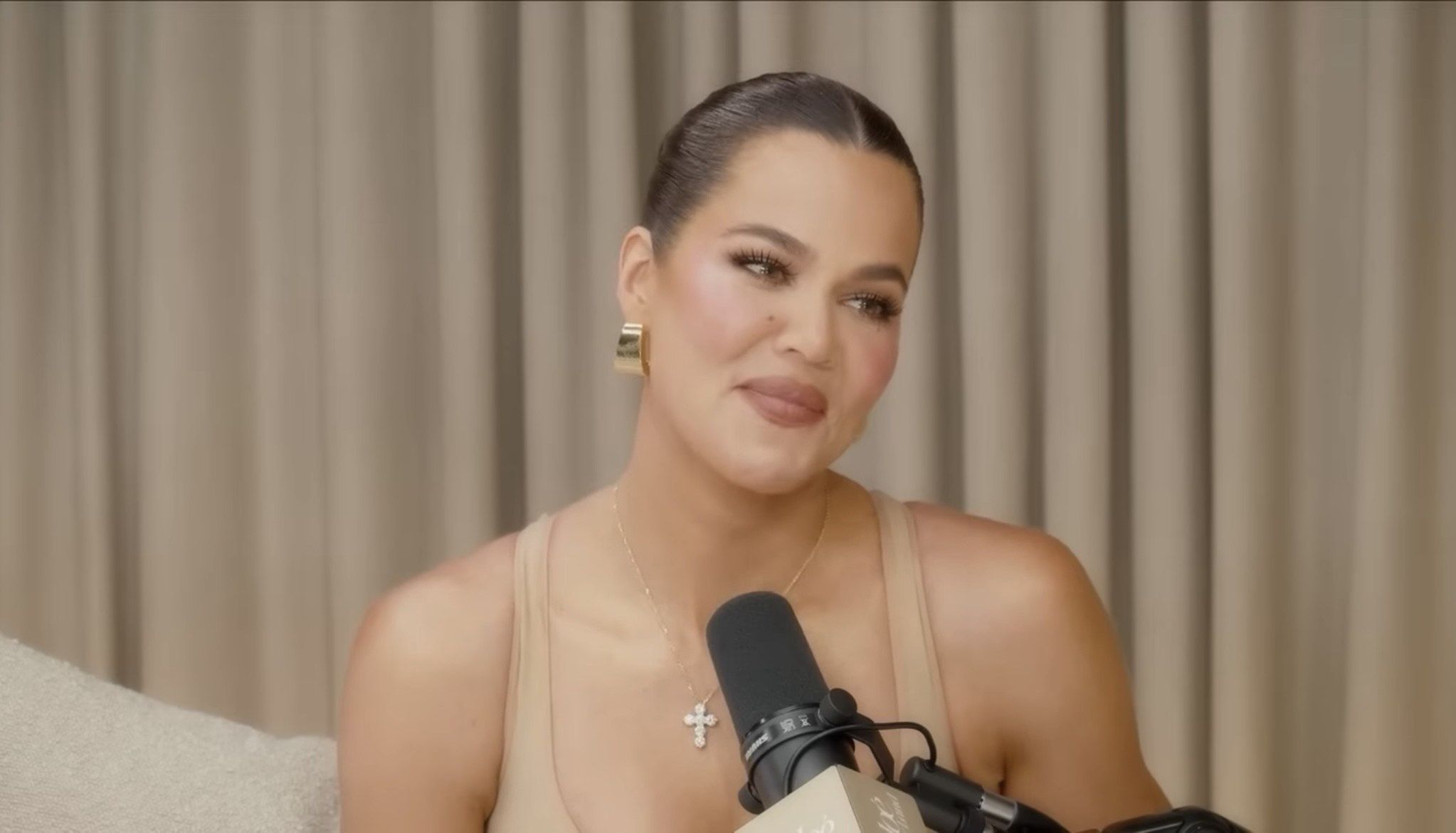 Khloe Kardashian podczas rozmowy 