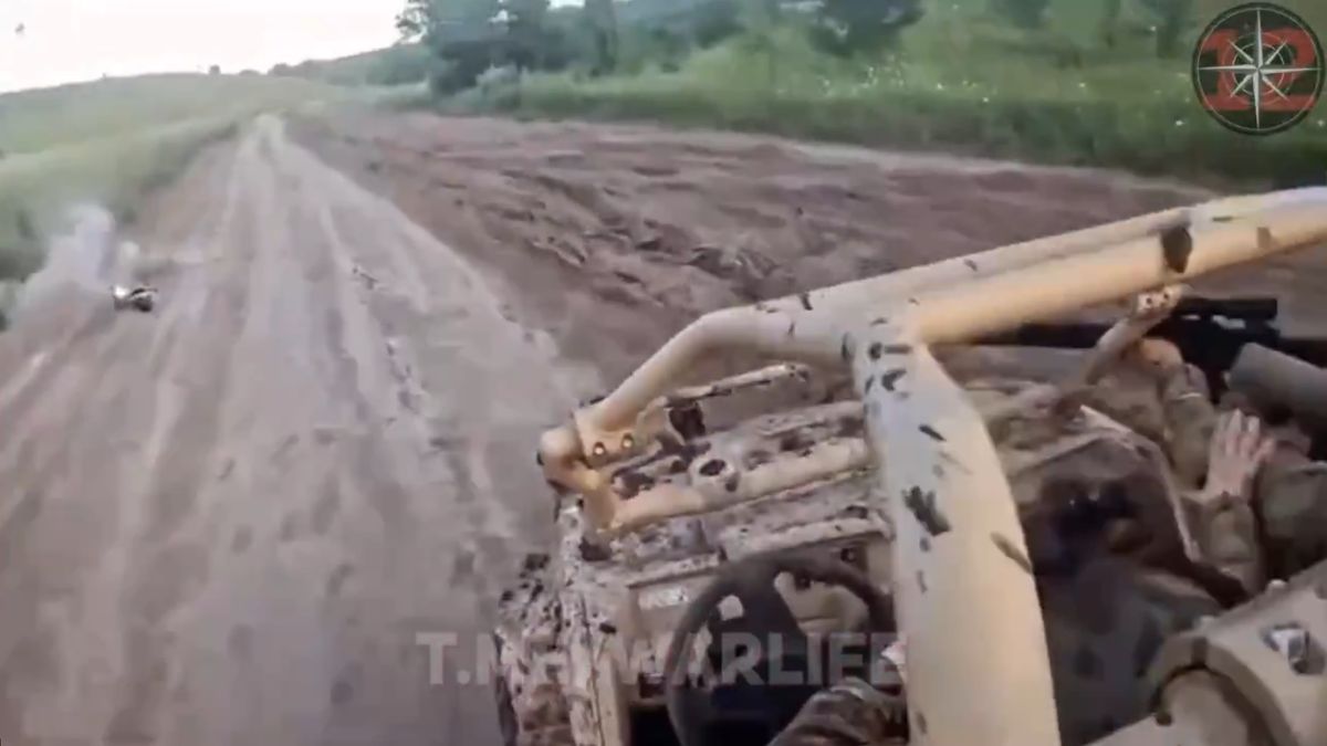 Ukraińcy w łaziku kontra dronowa mina.