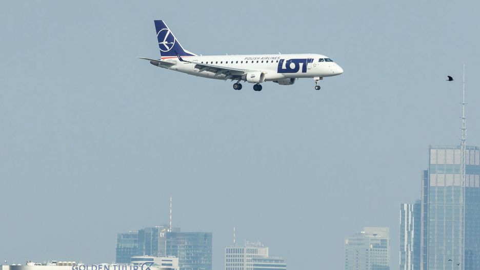 Lądowanie samolotu PLL Lot na lotnisku Chopina